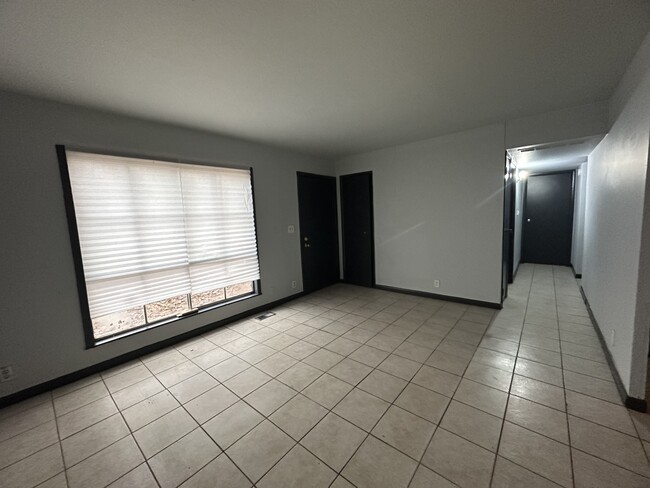 Photo - 802 Knollcrest Dr