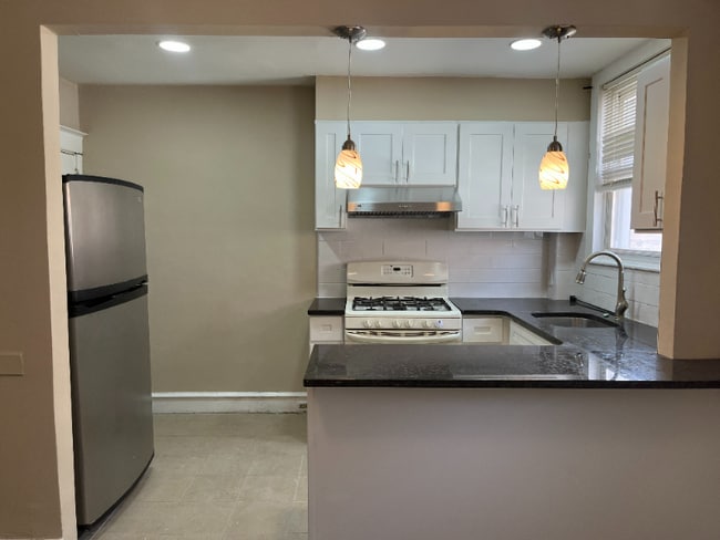 Photo - 1467 Lardner St