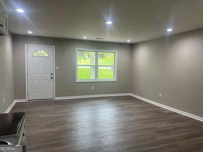 Photo - 1996 Chestnut Log Dr