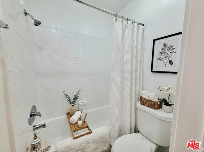 Photo - 5805 W 8th St Unidad 311