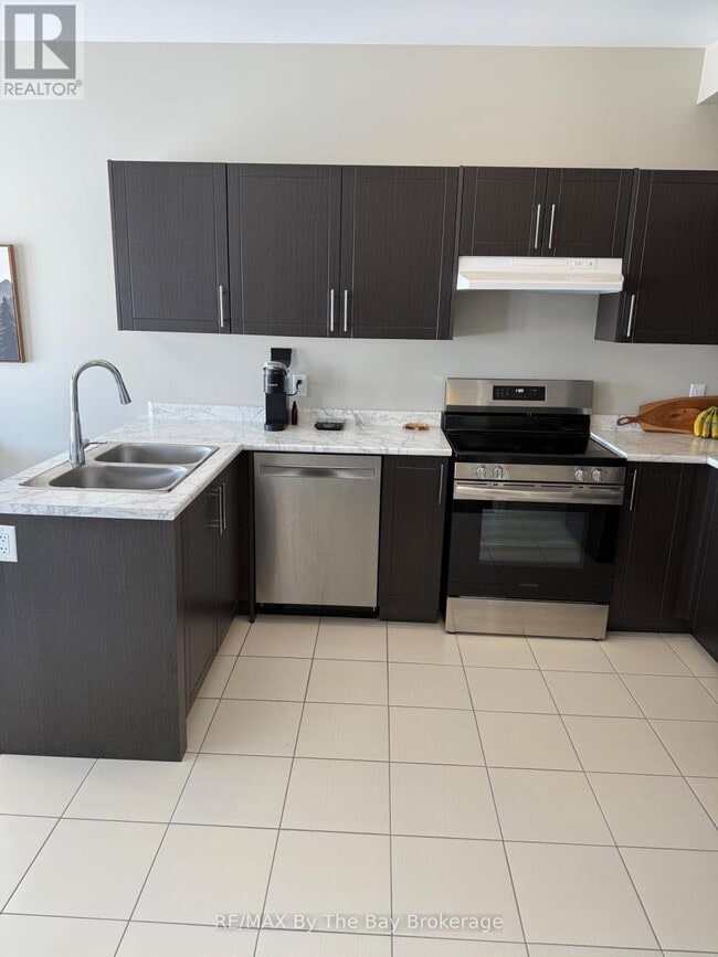 Photo - 286 Springfield Cres