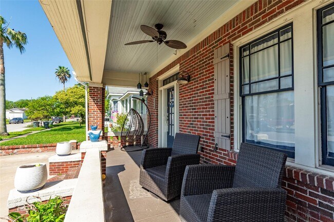 Photo - 4508 Avenue O 1/2