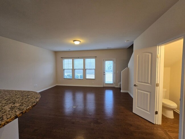 Photo - 111 Tuftin Dr