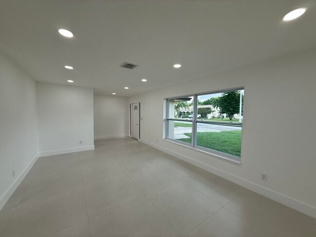Photo - 137 Alcazar St
