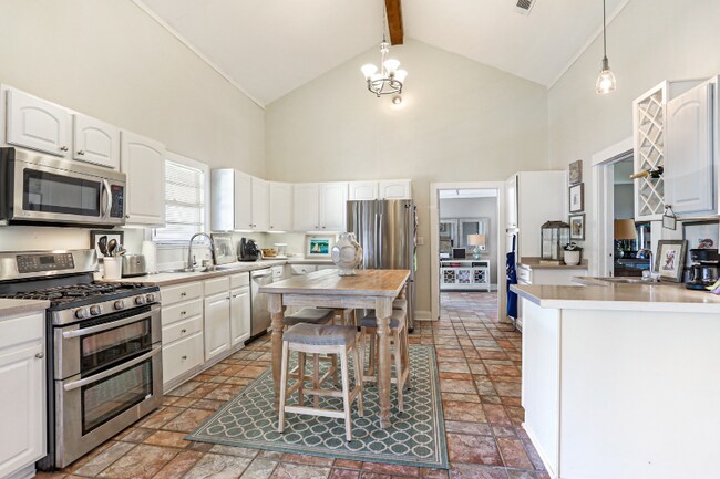 Photo - 122 Lamarque St