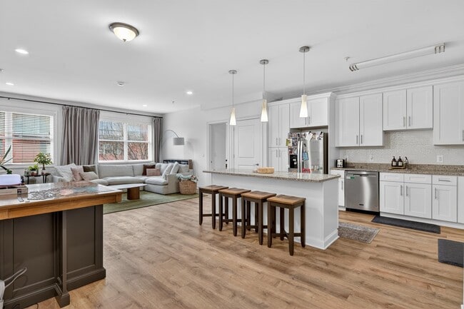 Building Photo - 140-136 36th St Unit 202