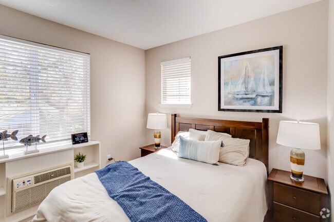 1BR, 1BA - 550SF - Bedroom