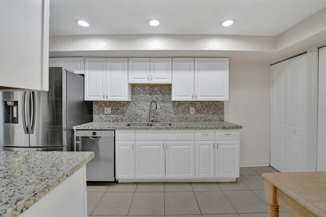 Photo - 760 E Coco Plum Cir