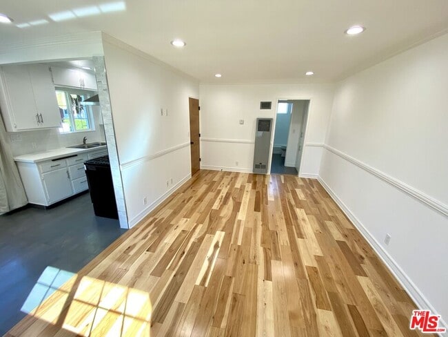 Photo - 1126 N Formosa Ave Unit 5