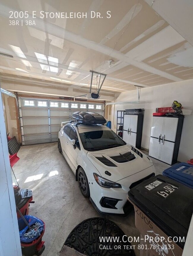 Photo - 2005 Stoneleigh Dr S