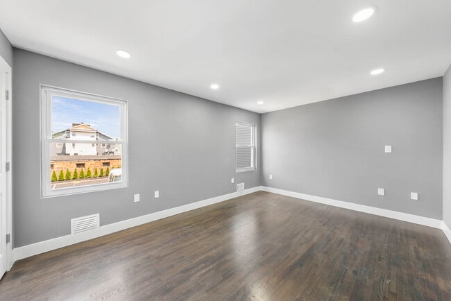 Building Photo - 1117 Chestnut St Unit 1 Rental