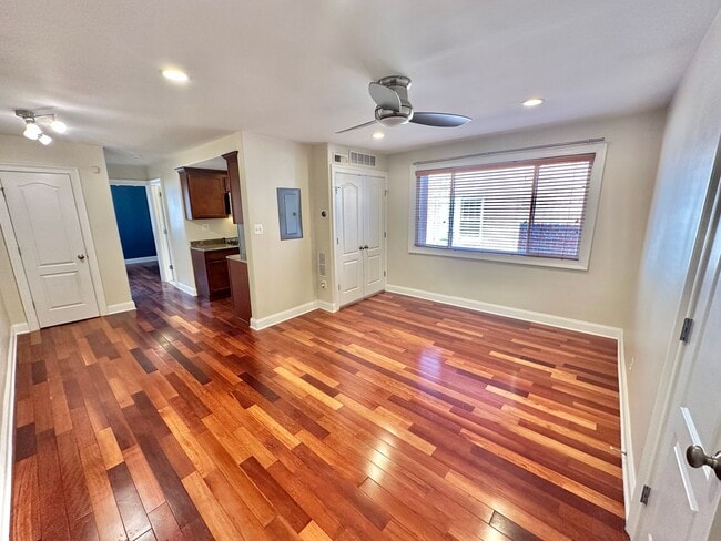 Photo - Enchanting Eckington 1 Bedroom Modern Condo w/Washer & Dryer