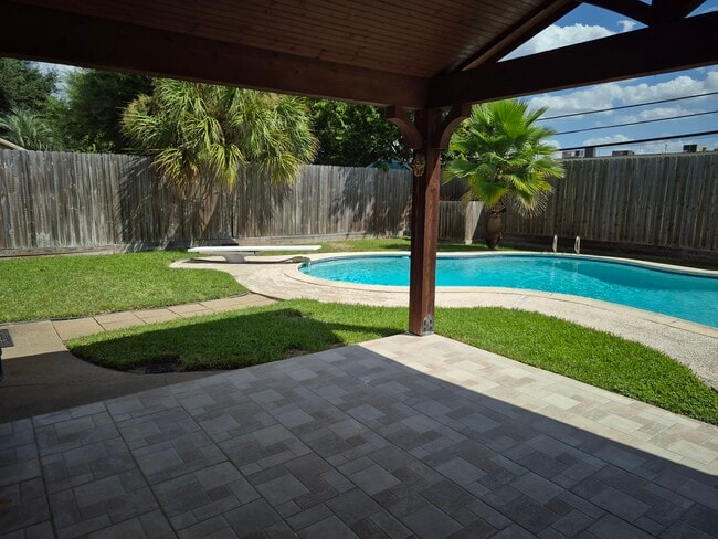 3307 Rockyridge Dr