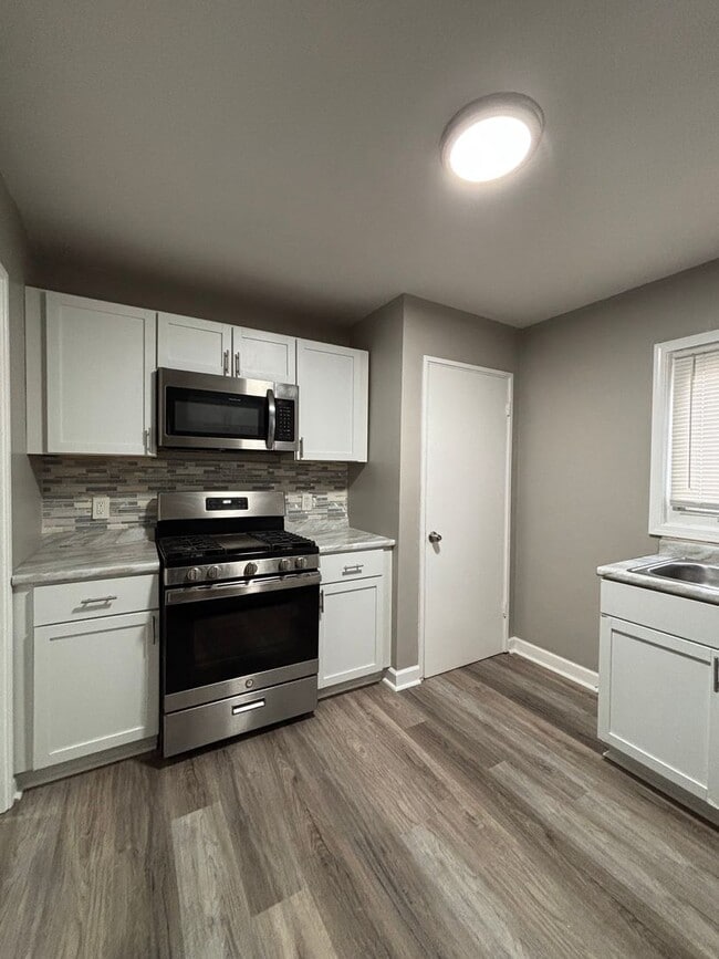 Building Photo - Spacious 3-Bedroom 2 Bath Home in Gary