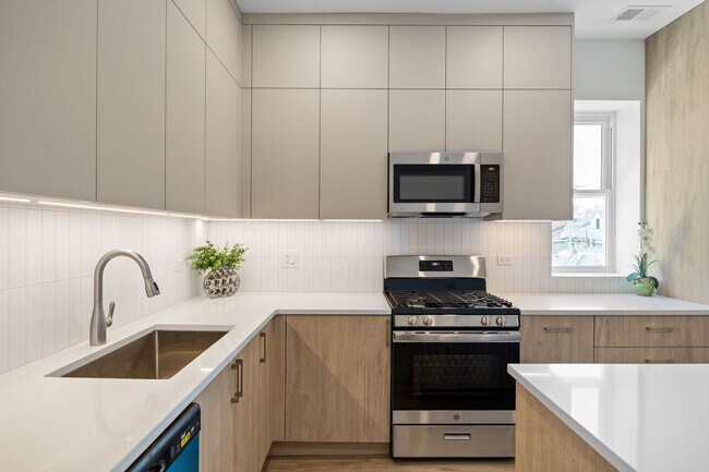 Photo - 2741 W Belmont Ave Unit 2