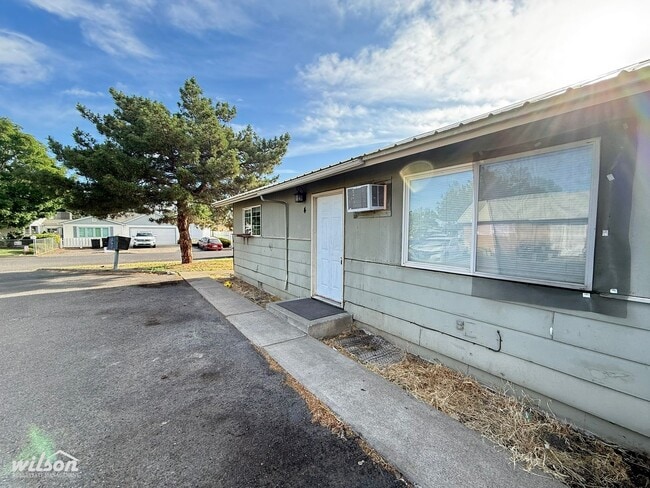 Photo - 306 W Pierce St Apartment Unit 4