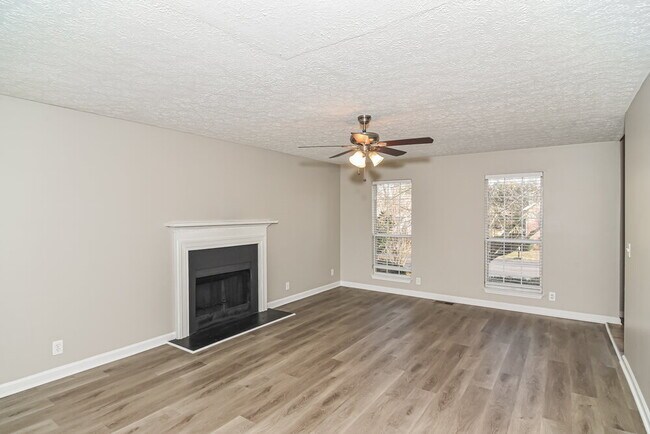 Photo - 2813 Louise Russell Dr