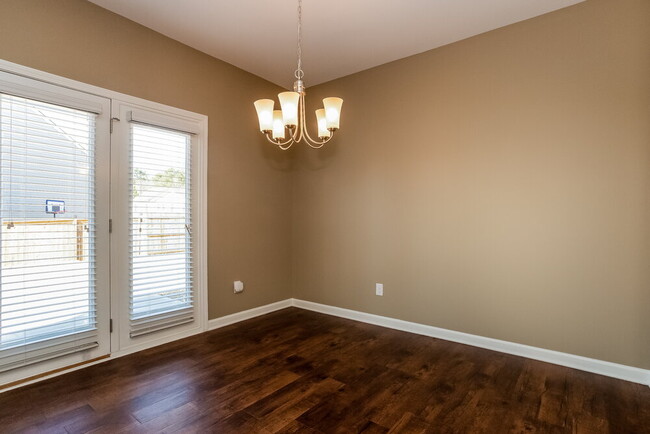 Photo - 107 Woodbridge Trl