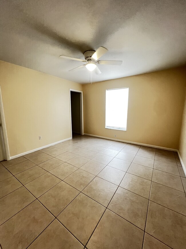 609 SE 23rd Pl Unit 1