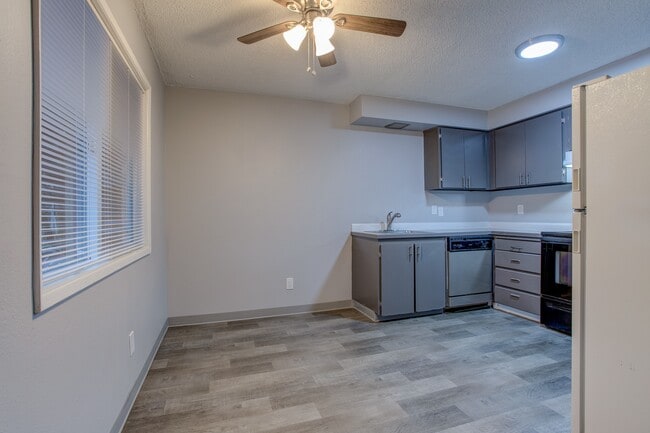 Photo - Tyee Apartments