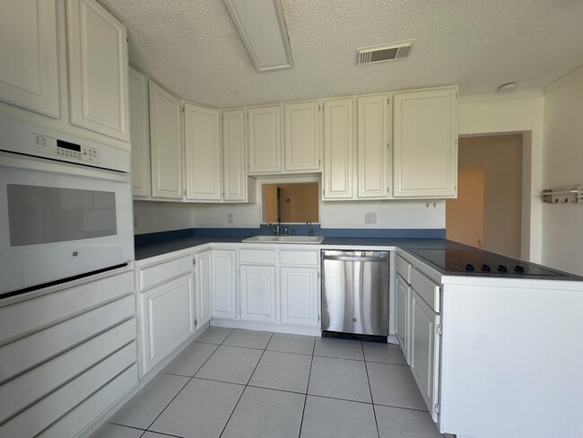 Photo - 15729 Bottlebrush Cir