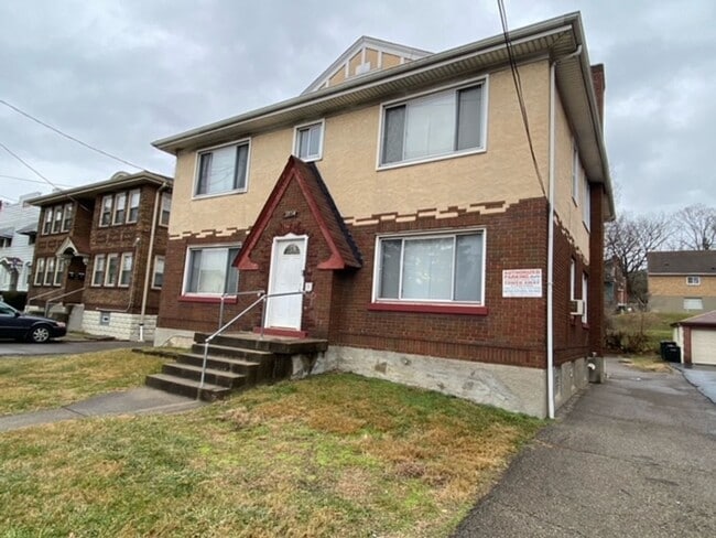 Building Photo - 3954 Vine St Unit #1