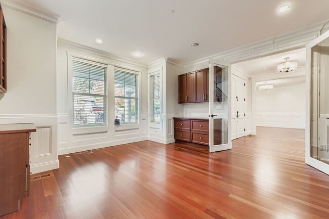 Photo - Stunning 5bed/5bath + Office in Prime Kirk...