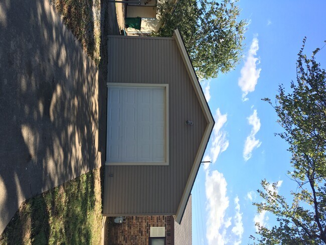 Photo - 200 Linden St