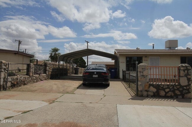 906 Geronimo Dr