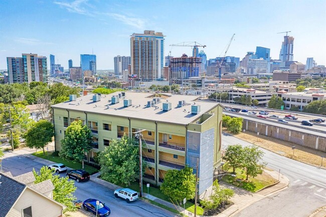 Building Photo - 807 E 14th St Unit 306