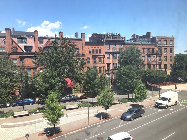 Building Photo - 475 Commonwealth Ave Unit 306