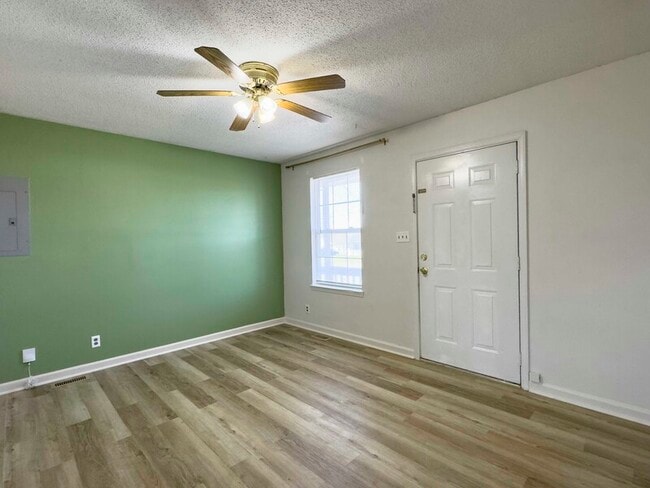 Photo - 1028 Bush Ave