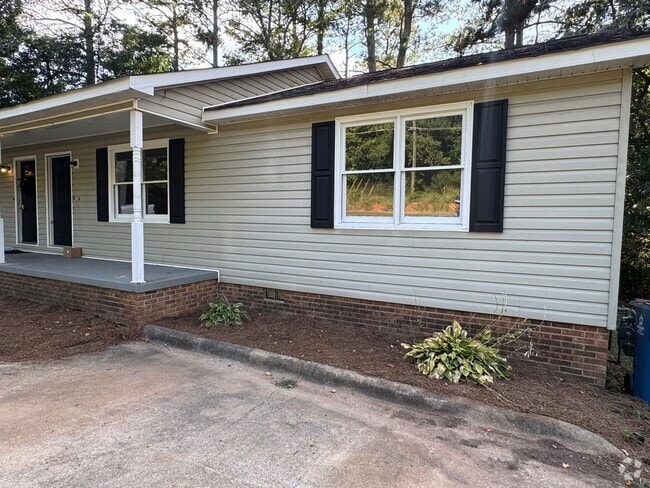 Building Photo - 20 Marion Dairy Road Unit A Rental
