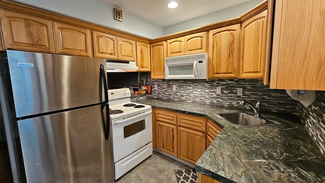 Building Photo - 1742 NE 14th St Unit 2 Rental