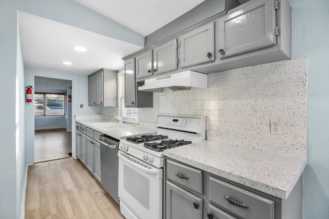 Photo - 412 Pleasant St