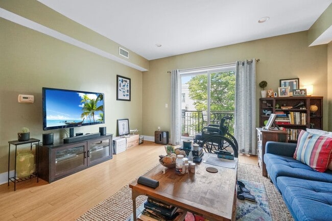 Photo - 636 5th St Unit 405