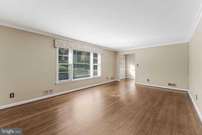 Photo - 3867 Chesterbrook Rd