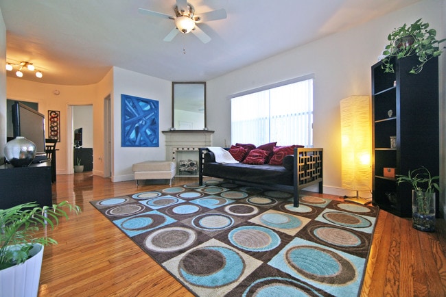 ENTER MIAMI BEACH STYLE LIVING