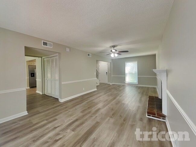 5029 English Village Dr