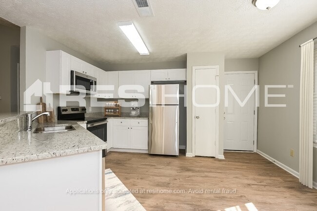 Photo - 1841 Killarney Dr SW