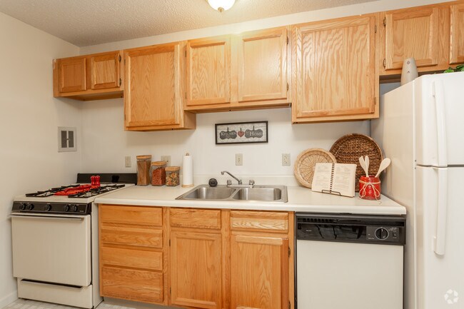 2BR, 1BA - 810 SF - Kitchen