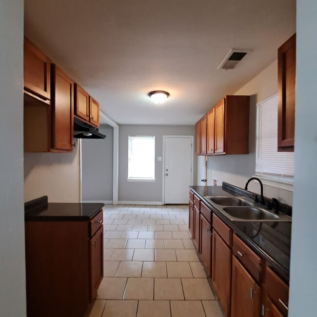 Photo - 264 E Holmes Rd