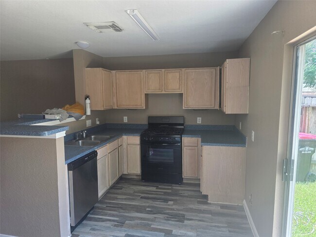 Photo - 15515 Martineau St