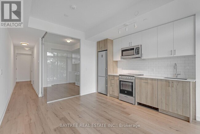 Photo - 1195 The Queensway Unité 319