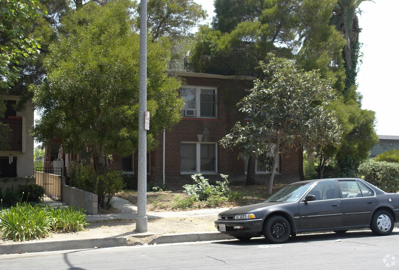 Photo - 370 N Wilton Pl