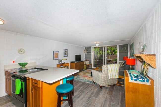 Photo - GROUND FLOOR FURNISHED 1/1 CONDO, 1 parking Avail 01.28.26 Unidad 108