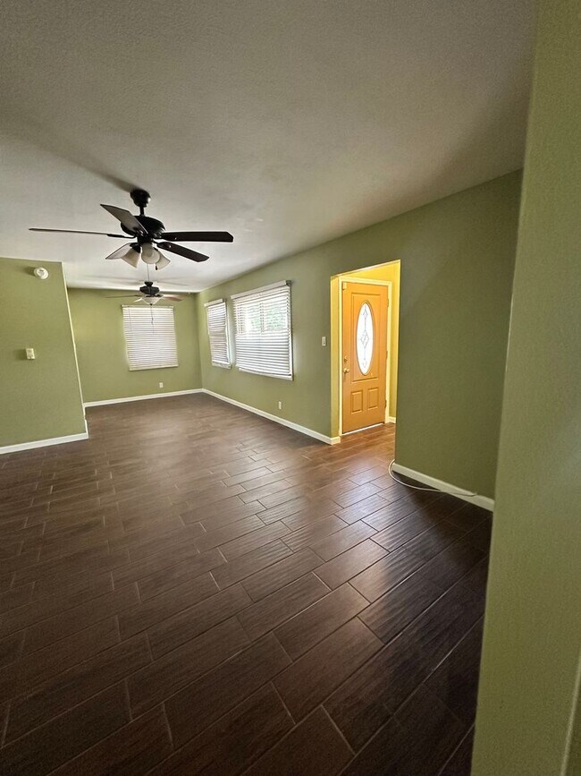 Photo - 3 bed with 1 bath - ALL TILE through out home