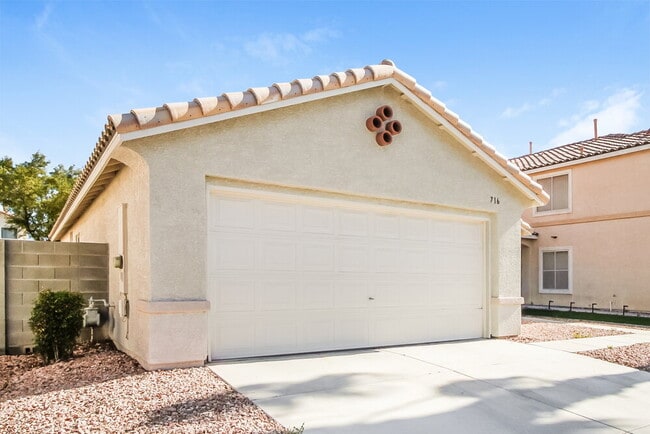 Photo - 716 Castlebridge Ave