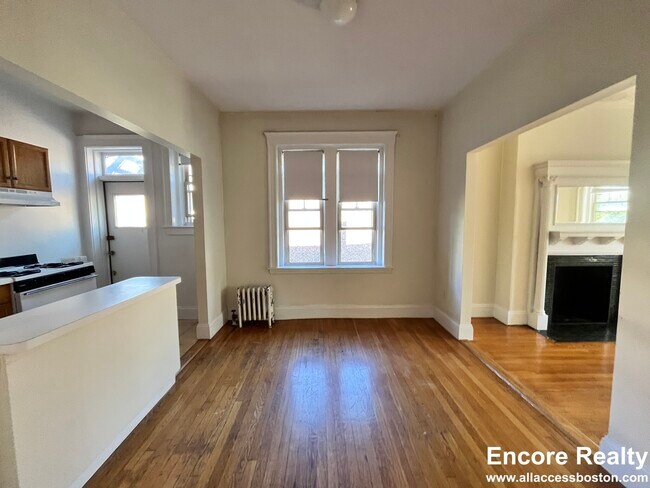 Photo - 1751 Beacon St