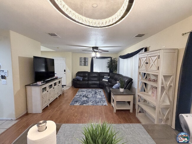 Building Photo - 642 Brewer Rd Unit 121